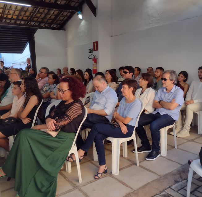 api-modulos/fotos/img/galeria_cat_culturais_526/526/13283/SOLENIDADE DE DIPLOMAÇÃO E POSSE DOS NOVOS ACADÊMICOS DA ACADÊMIA DE LETRAS, 26.04.2025 (10).jpg